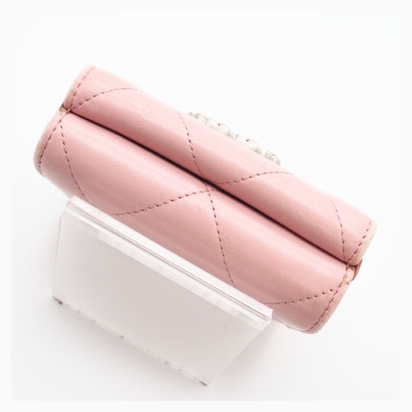 CHANEL Lambskin Chanel 19 Matlasse Compact Pink Wallet - Picture 3 of 7